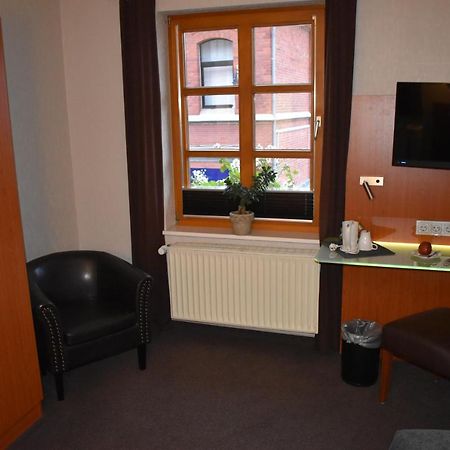 Hotel Neue Stuben Вольфсбург Экстерьер фото