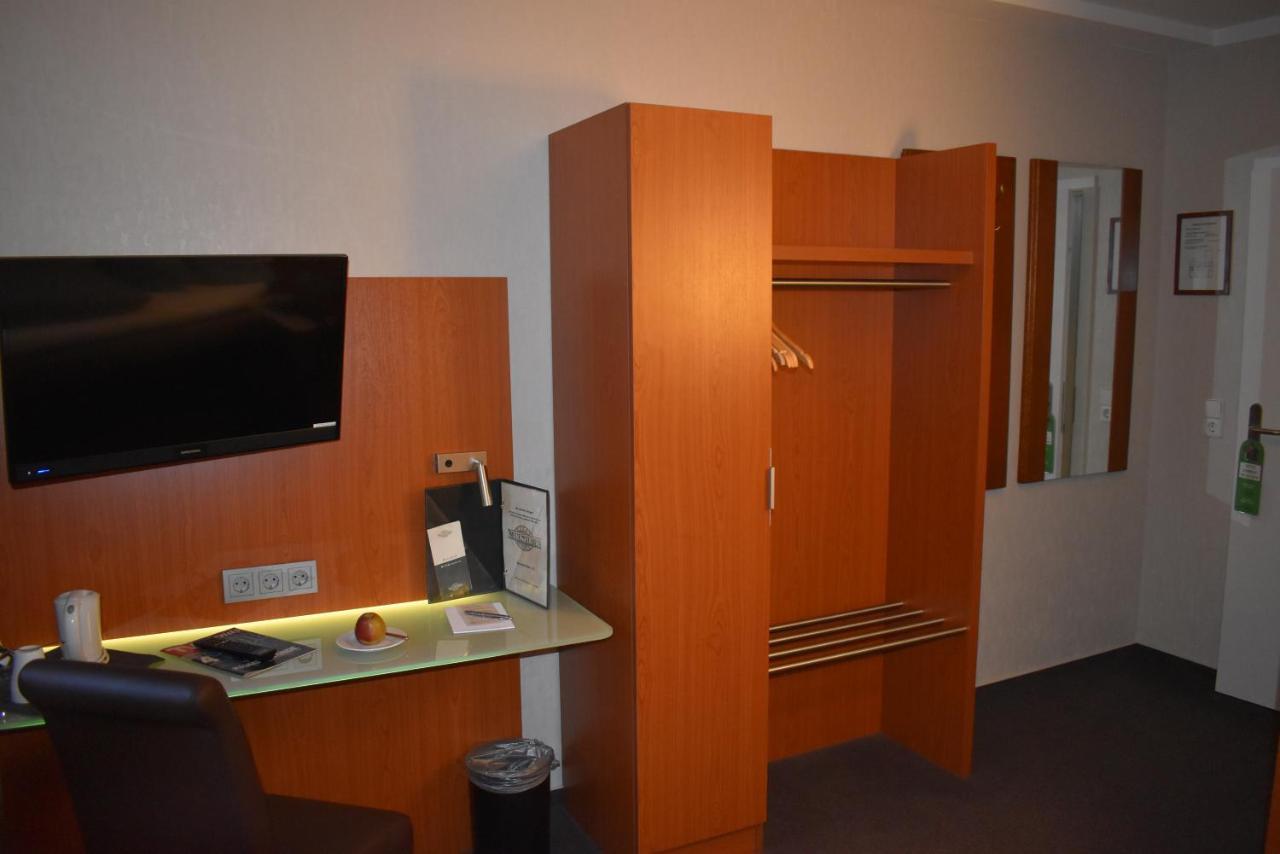 Hotel Neue Stuben Вольфсбург Экстерьер фото