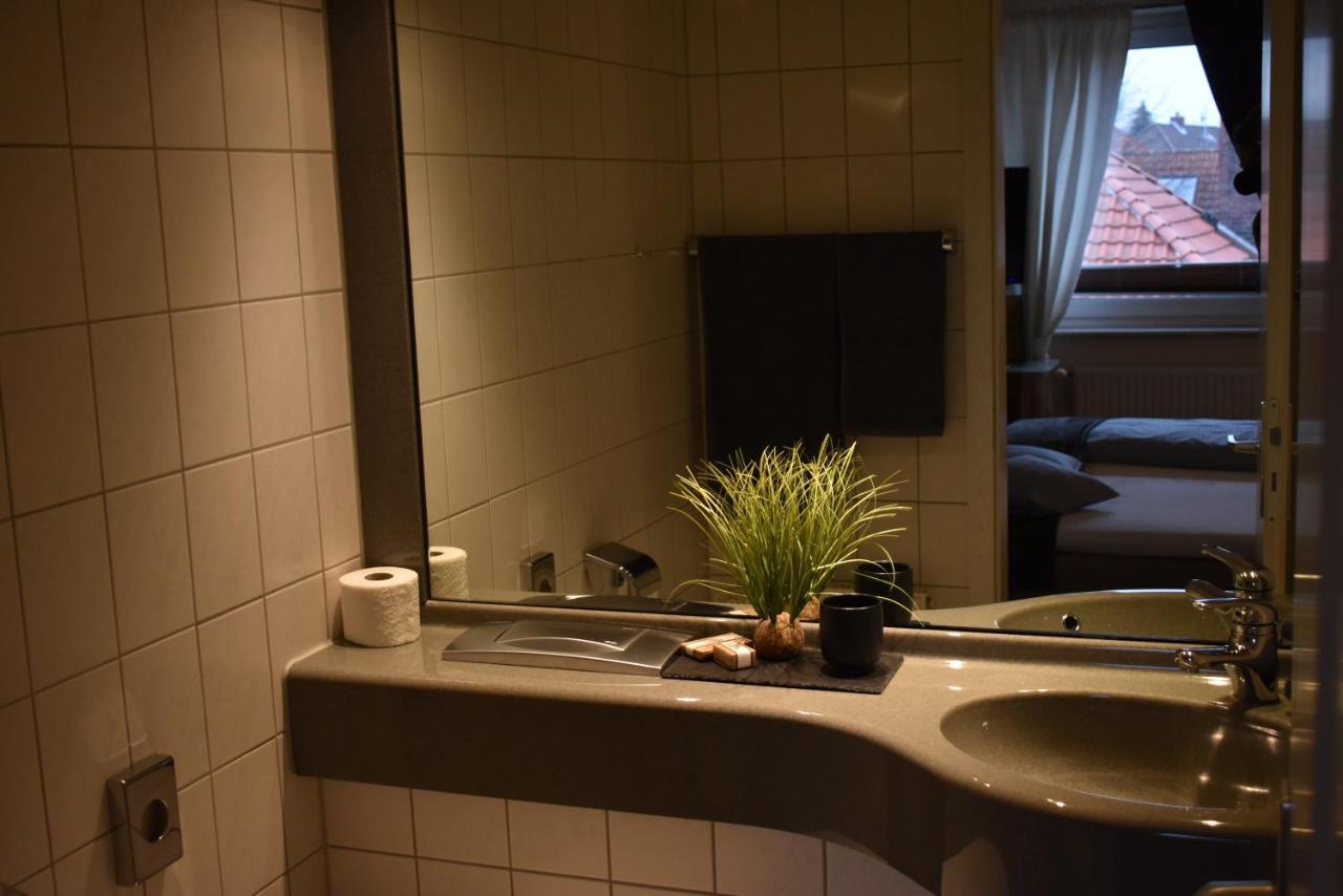 Hotel Neue Stuben Вольфсбург Экстерьер фото